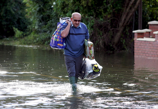 Flood in Tewkesbury, Gloucestershire. Gerry Penny/EPA)