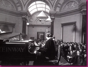 Dame Myra Hess in a wartime concert at the National Gallery, 1940