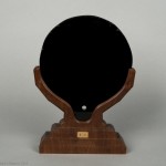 Obsidian Mirror, in later wooden frame. 1400-1520. Object: 09996. Museum of the Americas, Madrid.Gonzalo Cases Ortega. Rights Reserved. © Ministerio de Educación, Cultura y Deporte.