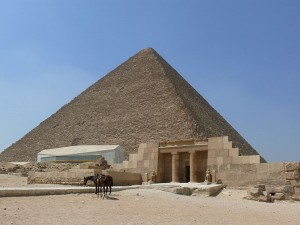 The Great Pyramid of Giza, also known as the Pyramid of Cheops or Khufu. © Ad Meskens / Wikimedia Commons. CC-BY-SA-3.0.  