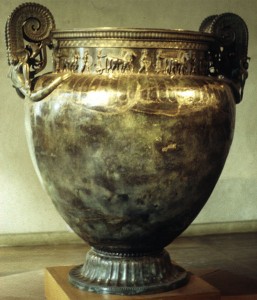 The Vix Krater. Musée du Pays Châtillonnais. circa 530-510 BC. The Vix Krater is 1.63 m (5'4") in height. Peter Northover. CC-BY-SA-2.5.  