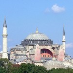 Hagia Sophia, photographed in 2004. German Wikipedia user: Benutzer. CC-BY-SA-3.0. 