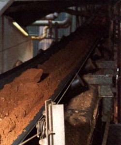 Fig. 2 - Silica sand entering the hot acid leaching process.